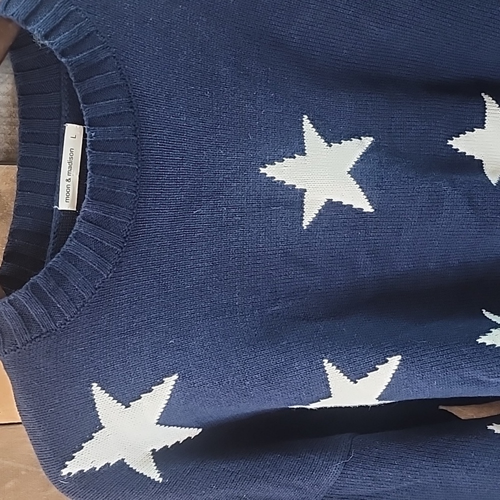 Moon & Madison Midnight Blue Star Sweater Size L - Picture 4 of 6